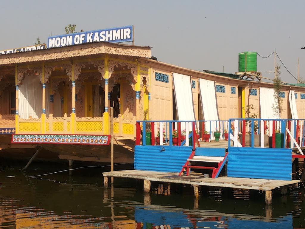 Houseboat Moon Of Kashmir Hotel Srinagar  Bagian luar foto
