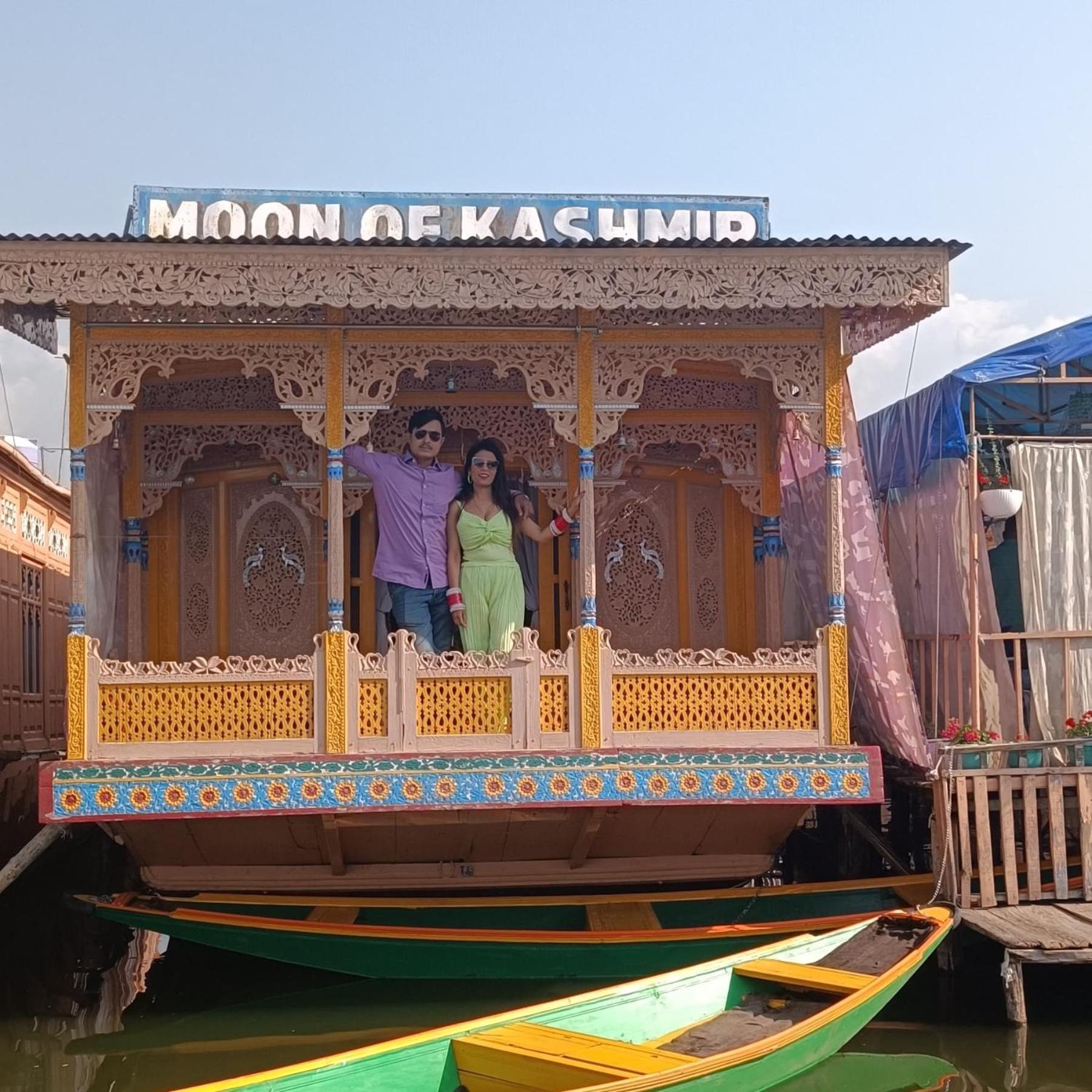 Houseboat Moon Of Kashmir Hotel Srinagar  Bagian luar foto