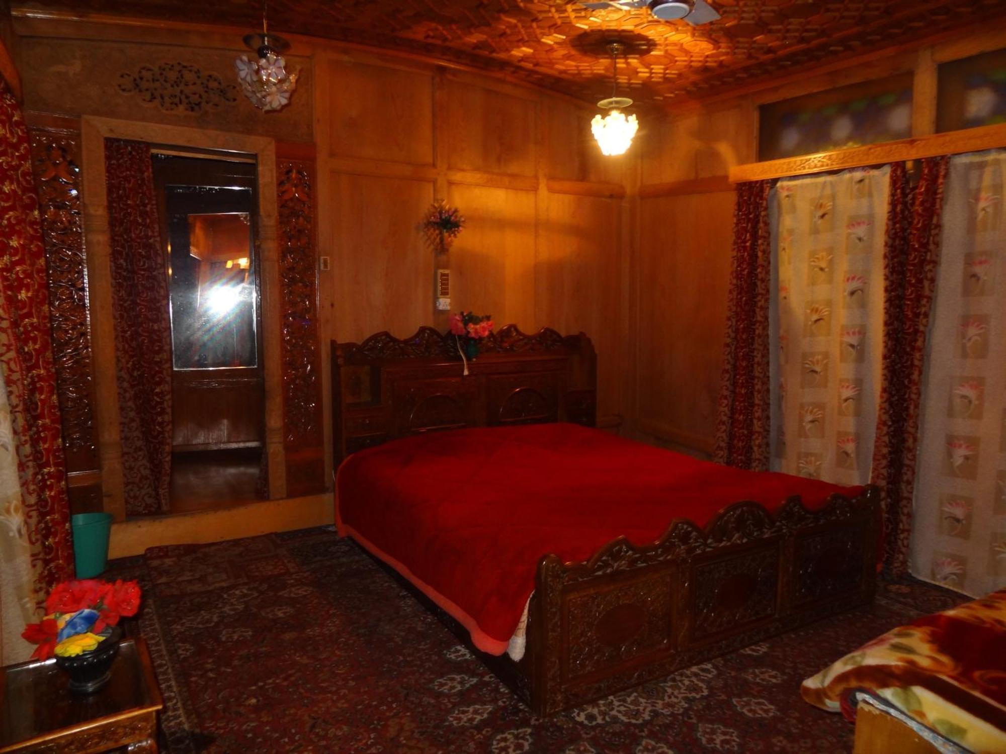 Houseboat Moon Of Kashmir Hotel Srinagar  Ruang foto