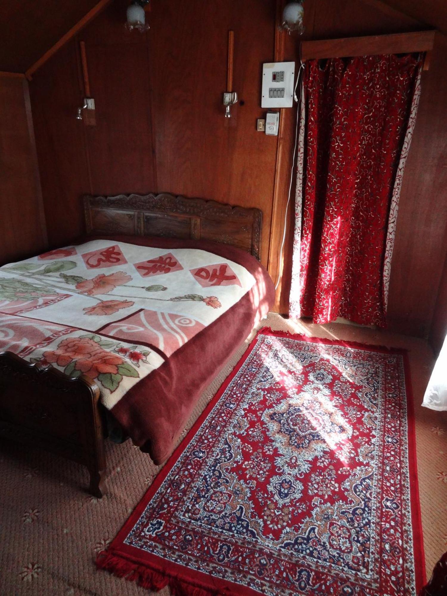 Houseboat Moon Of Kashmir Hotel Srinagar  Ruang foto