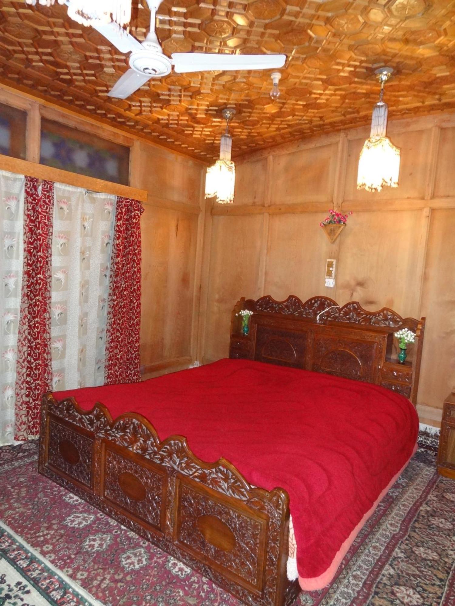 Houseboat Moon Of Kashmir Hotel Srinagar  Ruang foto