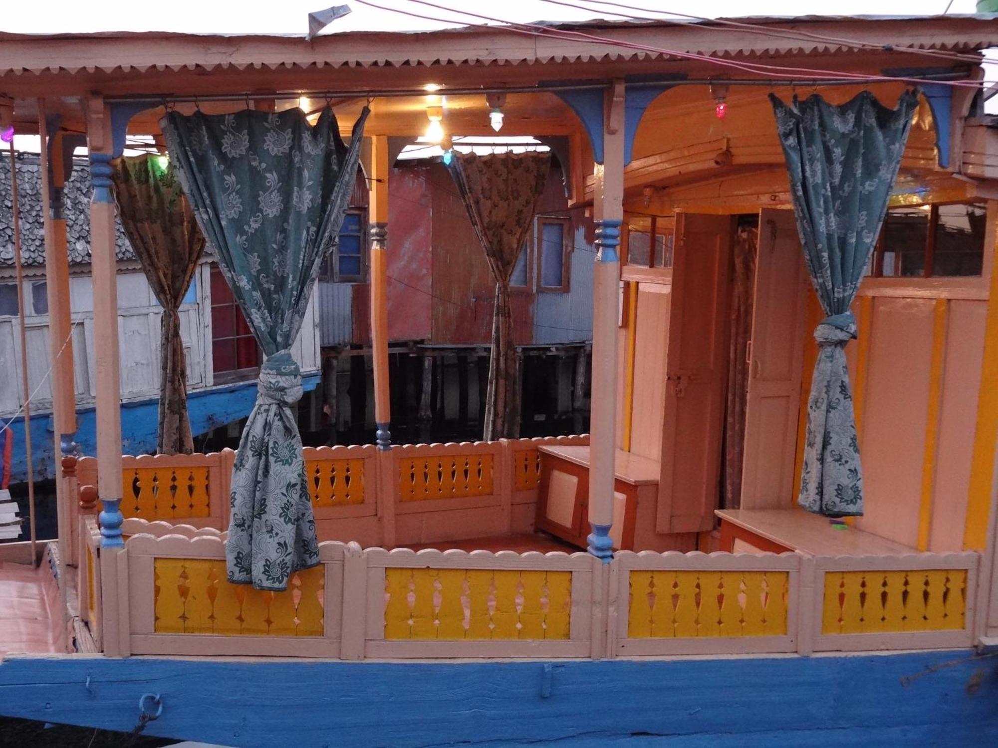 Houseboat Moon Of Kashmir Hotel Srinagar  Ruang foto