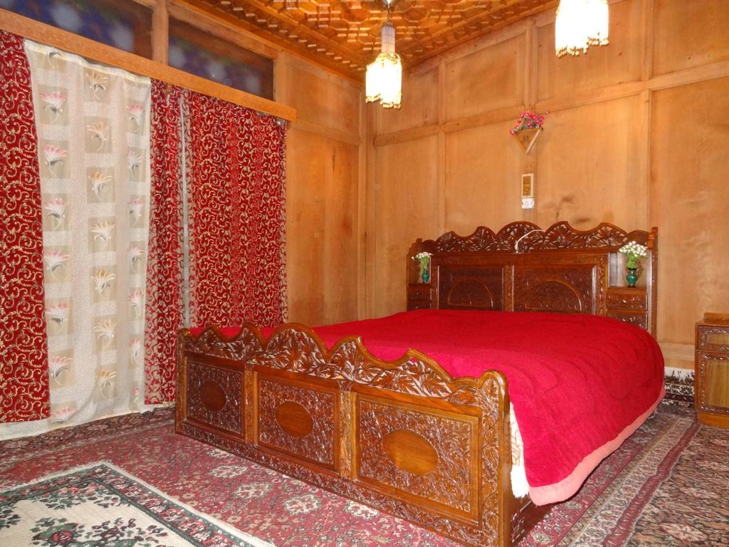 Houseboat Moon Of Kashmir Hotel Srinagar  Ruang foto