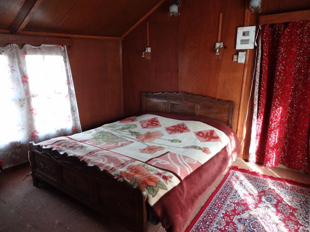 Houseboat Moon Of Kashmir Hotel Srinagar  Ruang foto