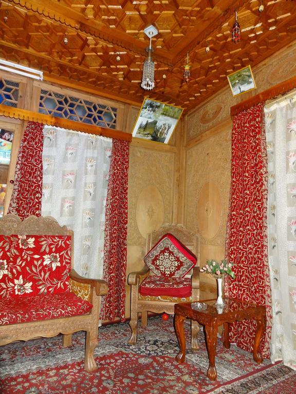 Houseboat Moon Of Kashmir Hotel Srinagar  Ruang foto